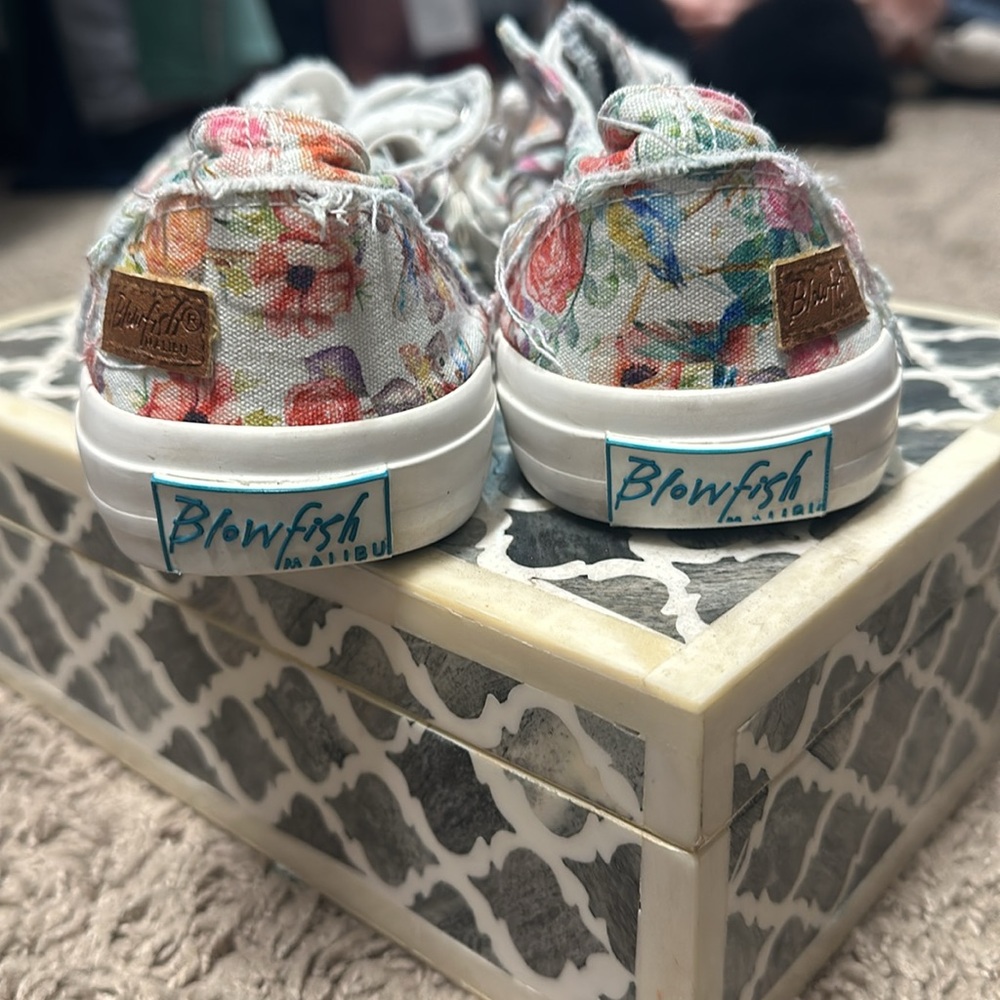 Blowfish Malibu Slip-On Floral Canvas Sneakers size 7 - Picture 3 of 6